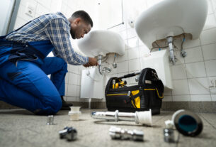 6 Important Reasons Why You Should Hire Professional Plumbers