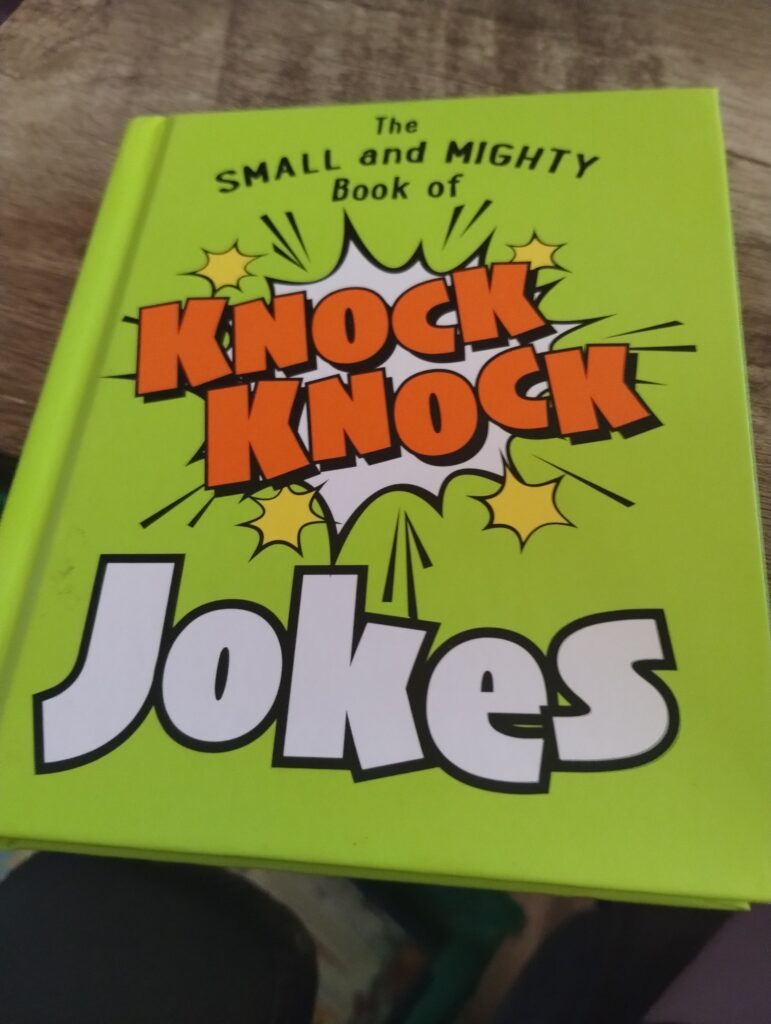 The Small and Mighty Book of Knock Knock Jokes: Who's There? (Small & Mighty) by Orange Hippo! (Author)