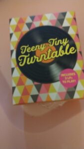 Teeny Tiny Turntable Includes 3 Mini-LPs to Play!